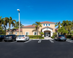 1100x1100_Clubhouse_Exterior_2(2)